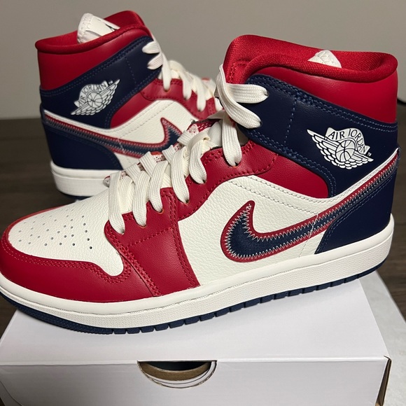 Brand New Women’s Jordan 1 Mid SE - USA shoe - Picture 1 of 3